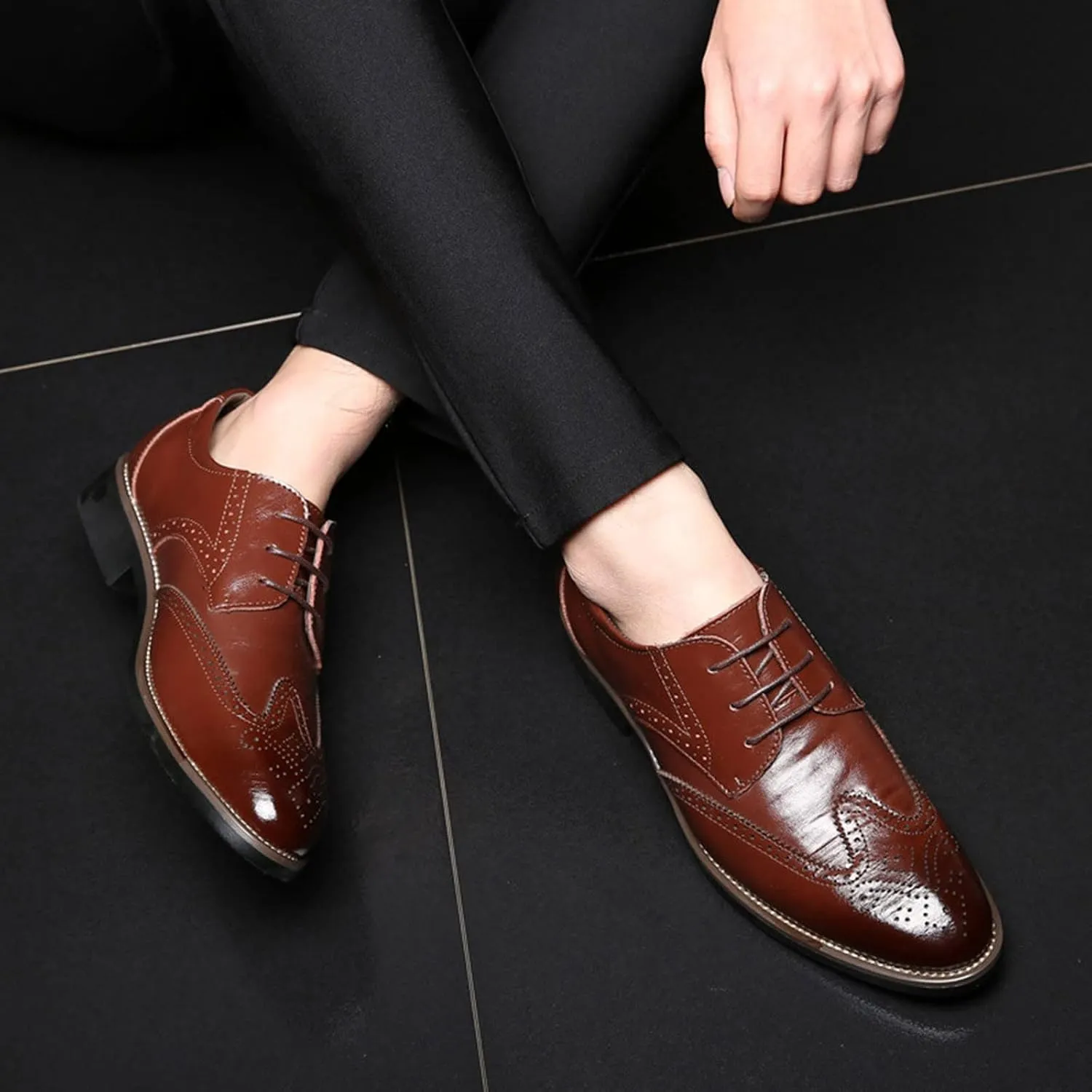 Men's Breathable Oxfords Shoes Casual Wingtip Oxfords Men Arch Support Walking Leather Shoes Supple Business Formal Shoe Retro Dress Brogues Low Heel Lace Up Moatto Leather Derby Shoe